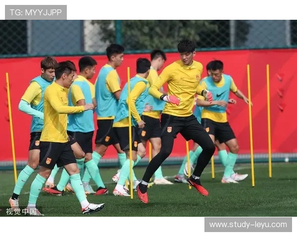 国足新帅首秀告捷年轻球员闪耀赛场引热议与球迷期待未来征程再启新程 国足新帅首秀告捷年轻球员闪耀赛场引热议与球迷期待未来征程再启新程