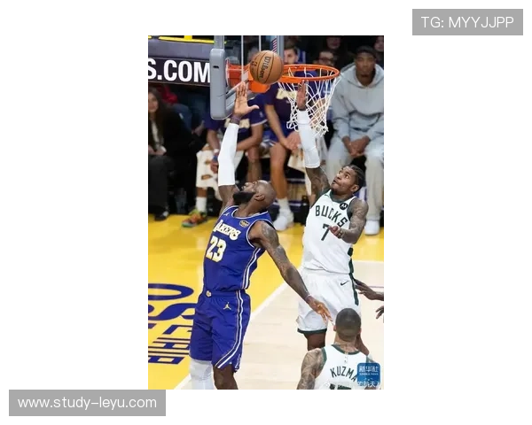 浓眉26分助湖人逆转雄鹿 詹姆斯关键时刻挺身而出帮助球队取胜