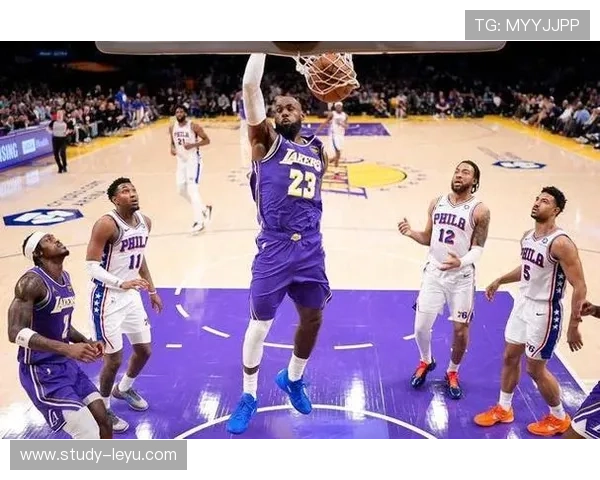 詹姆斯领衔湖人逆转勇士重燃季后赛希望西部格局再生变数今晚焦点 詹姆斯领衔湖人逆转勇士重燃季后赛希望西部格局再生变数今晚焦点