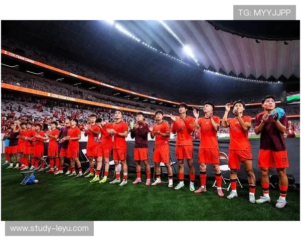 亚洲杯激战正酣 中国足球队力争晋级四强 展现实力与韧性 亚洲杯激战正酣 中国足球队力争晋级四强 展现实力与韧性