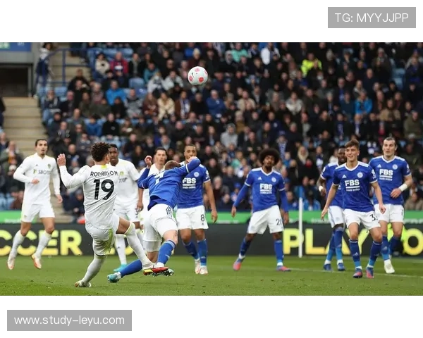 曼城逆转战胜巴萨欧冠激战 穆帅战术引发球迷热议