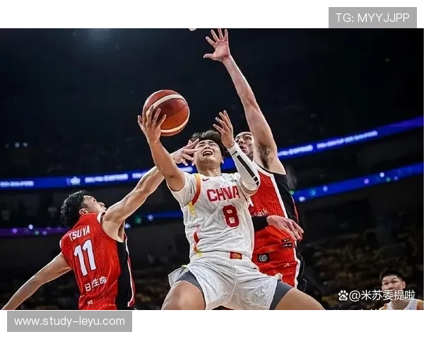 中国男篮冲击奥运资格赛，新阵容首秀展现全新竞技状态