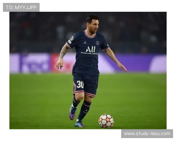 梅西转会巴黎后首场进球闪耀 曼联与切尔西争夺顶级前锋